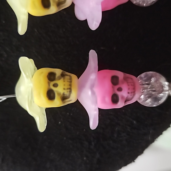 Handmade Skull Pirate Pierced Earrings w/Plastic Yellow/Pink Skull Beads-NEW - Picture 2 of 4